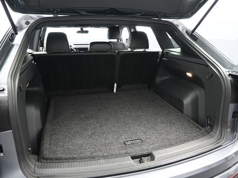 Used 2022 Volkswagen Atlas Cross Sport SE image 25