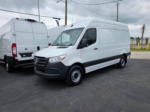 Used 2022 Mercedes-Benz Sprinter 2500 image 28