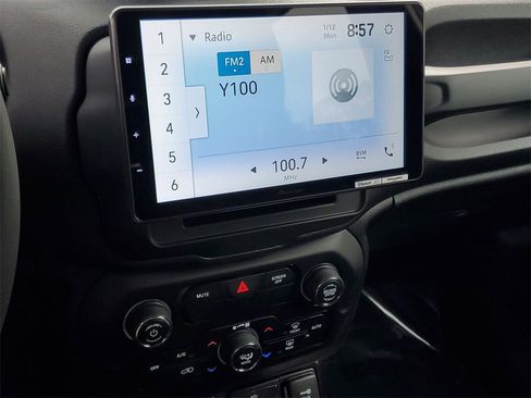 Used 2019 Jeep Renegade Latitude image 22