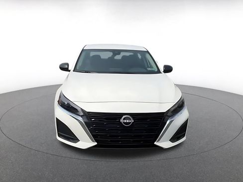 Used 2025 Nissan Altima 2.5 SV FWD image 4