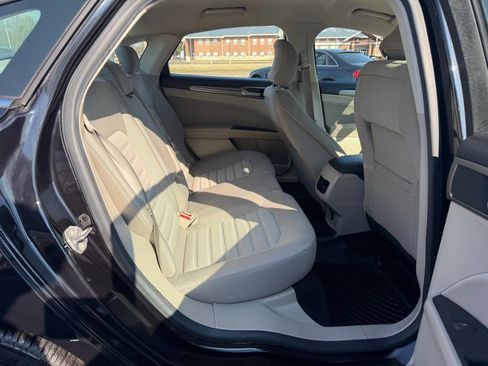 Used 2019 Ford Fusion SE image 16