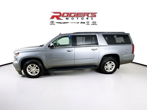Used 2018 Chevrolet Suburban LT AWD/4WD image 4
