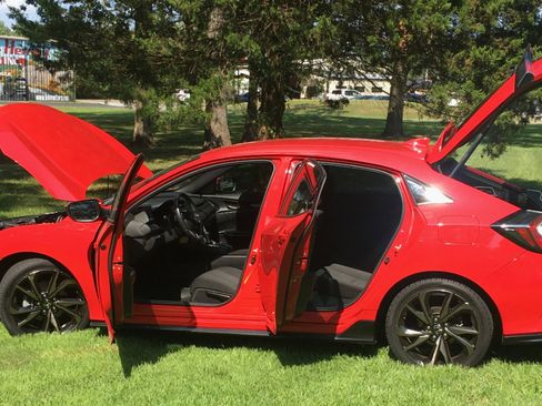 Used 2018 Honda Civic Sport image 9