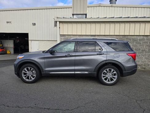 Used 2022 Ford Explorer Limited w/ Equipment Group 301A image 3