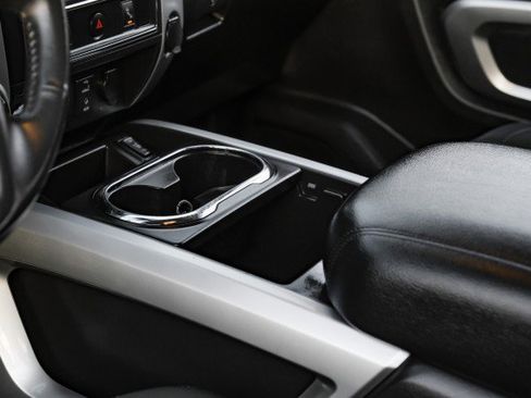 Used 2017 Nissan Titan SV image 20