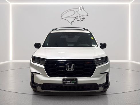Used 2025 Honda Pilot TrailSport image 8
