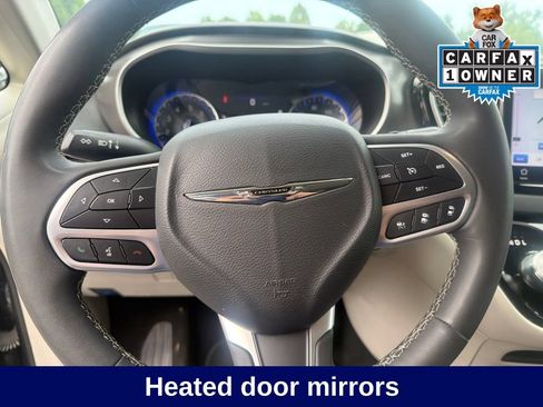 Used 2023 Chrysler Pacifica Touring-L FWD image 31