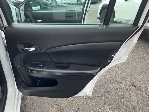 Used 2013 Chrysler 200 Limited FWD image 28