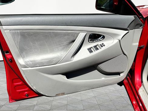 Used 2011 Toyota Camry LE FWD image 20