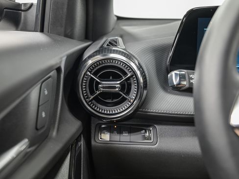 Used 2025 Chevrolet Equinox LT image 17