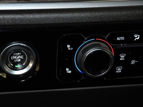 Used 2022 Chevrolet Silverado 1500 LT AWD/4WD image 32