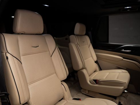 Used 2024 Cadillac Escalade Premium Luxury AWD/4WD image 65
