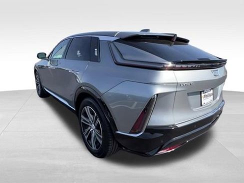 Certified 2024 Cadillac Lyriq Luxury AWD/4WD image 4