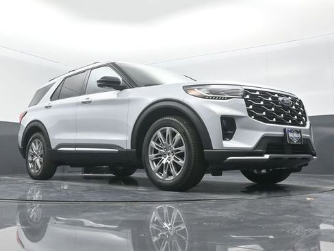 Used 2025 Ford Explorer Platinum image 17