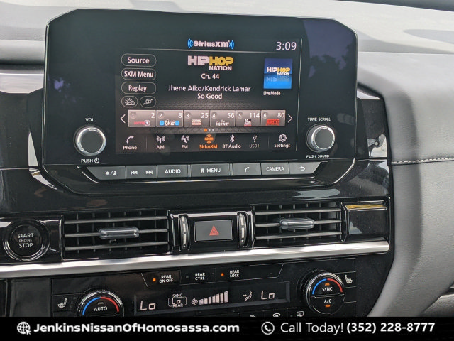 Used 2025 Nissan Pathfinder SV w/ SV Premium Package FWD image 38