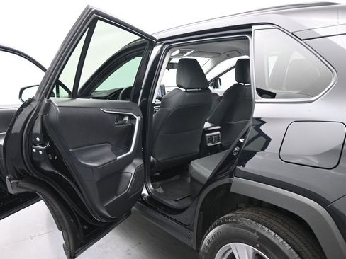 Used 2022 Toyota RAV4 LE AWD/4WD image 17