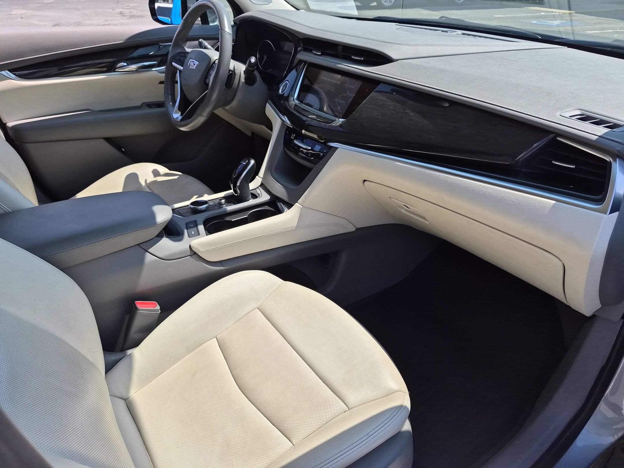 Certified 2023 Cadillac XT6 Premium Luxury w/ LPO, Floor Liner Package AWD/4WD image 38
