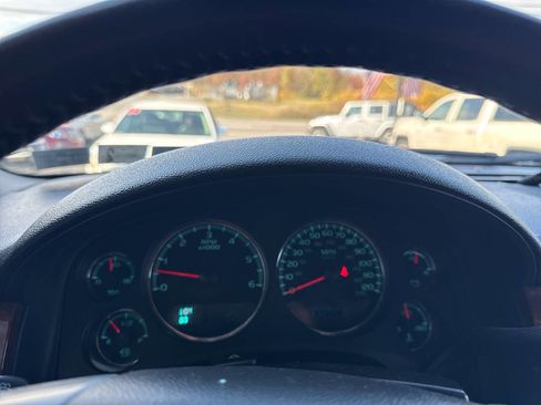 Used 2011 Chevrolet Avalanche LTZ image 34