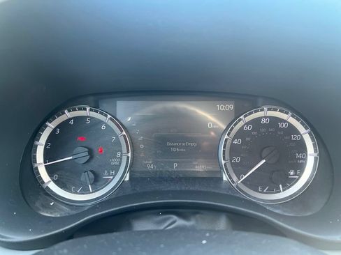 Used 2023 Toyota Highlander L FWD image 4