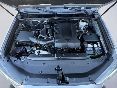 Used 2016 Toyota 4Runner Limited image 9