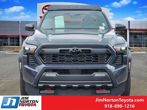 Used 2025 Toyota Tacoma TRD Off-Road image 2