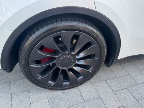 Used 2024 Tesla Model Y Performance AWD/4WD image 42