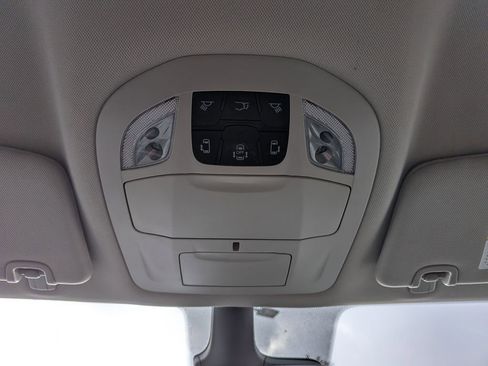 Used 2024 Chrysler Pacifica Touring-L FWD image 25