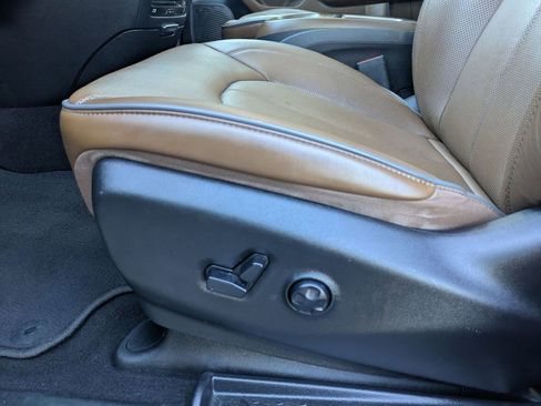 Used 2020 Chrysler Pacifica Limited w/ Advanced Safetytec Group image 14