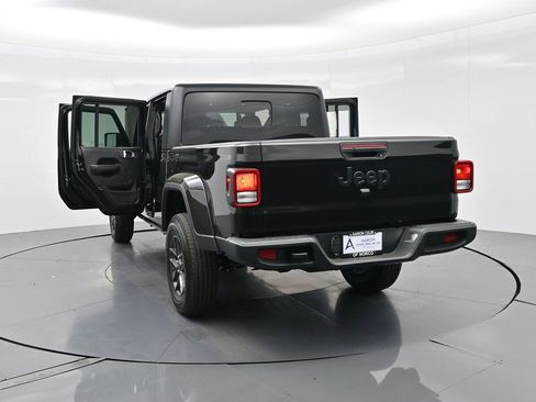 New 2025 Jeep Gladiator Sport image 34