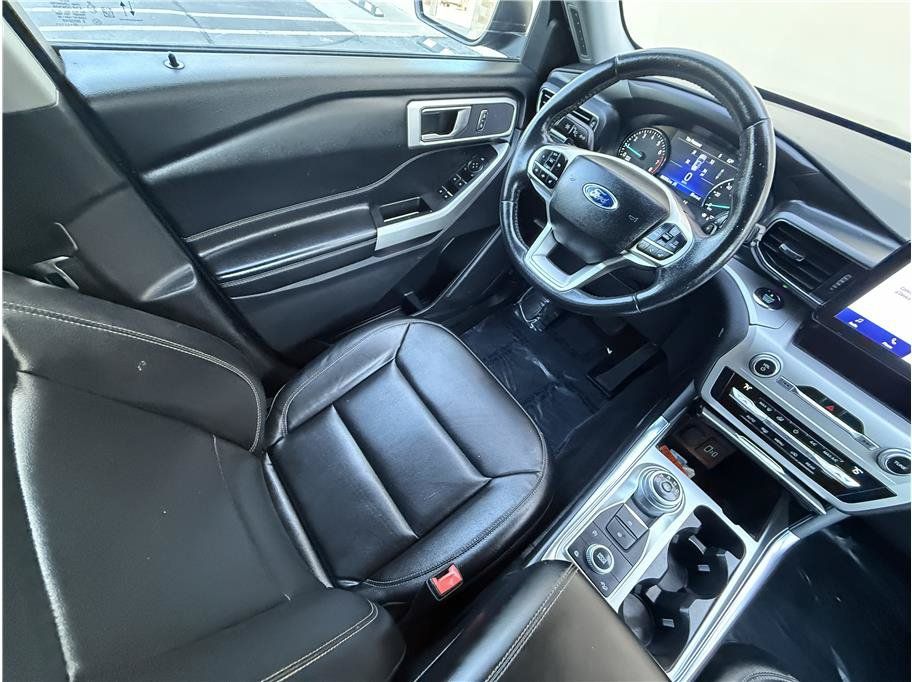Used 2020 Ford Explorer XLT w/ Equipment Group 202A AWD/4WD image 10
