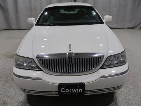 Used 2006 Lincoln Town Car Signature RWD image 6