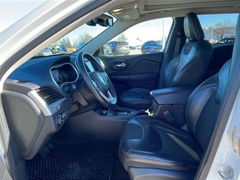 Used 2017 Jeep Cherokee Trailhawk w/ Comfort/Convenience Group image 21