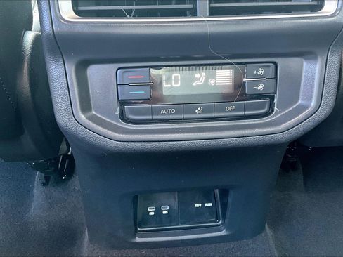 Used 2024 Volkswagen Atlas SE image 39