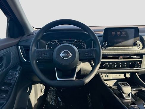 Used 2023 Nissan Rogue S image 20