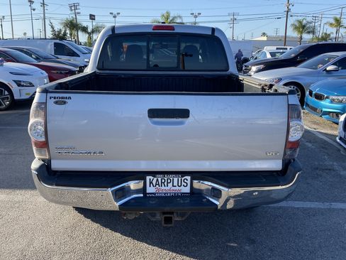 Used 2011 Toyota Tacoma 4x4 Double Cab w/ TRD Off-Road Pkg w/JBL Audio image 9