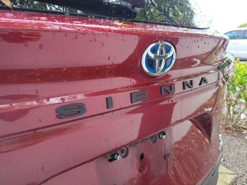 Used 2021 Toyota Sienna LE w/ LE Plus Package image 4