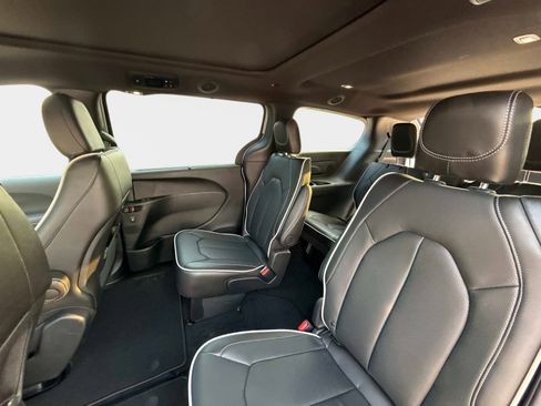 New 2026 Chrysler Pacifica Limited AWD/4WD image 14
