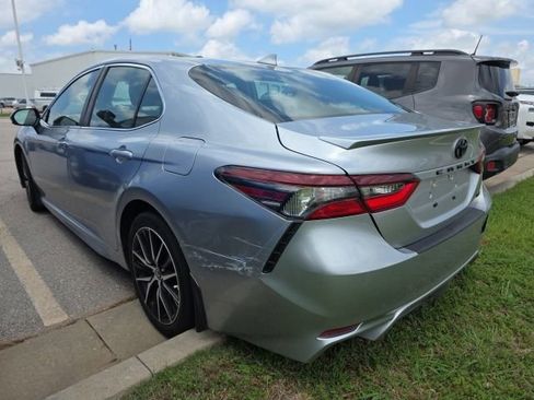Used 2023 Toyota Camry SE FWD image 3