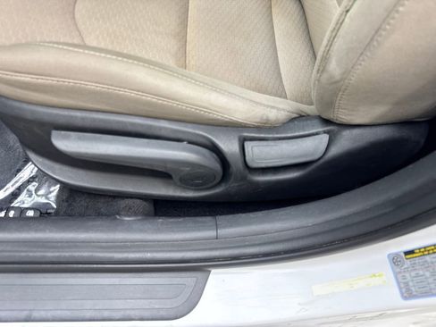 Used 2019 Hyundai Elantra SE FWD image 17