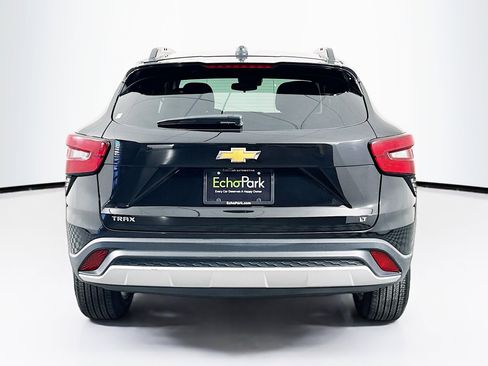 Used 2025 Chevrolet Trax LT image 7