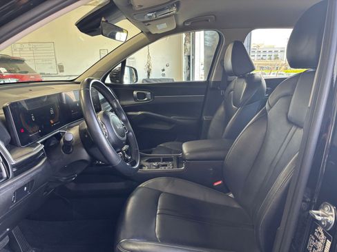 Used 2024 Kia Sorento S FWD image 29