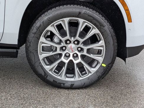 New 2026 GMC Yukon XL Denali w/ Denali Reserve Package image 9