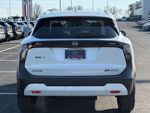 Used 2025 Nissan Kicks SR image 6