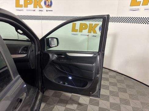 Used 2015 Dodge Grand Caravan SXT w/ Blacktop Package image 17