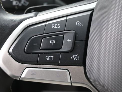 Used 2025 Volkswagen Atlas SE AWD/4WD image 19