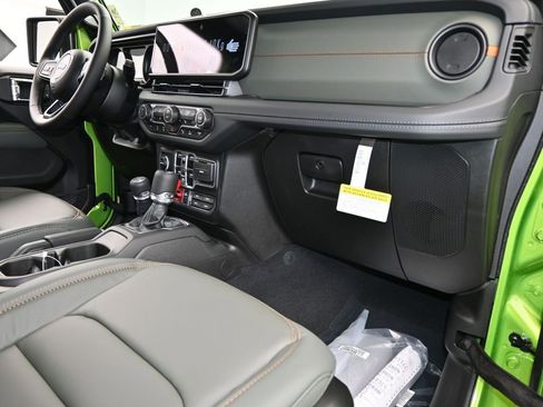 Used 2025 Jeep Gladiator Mojave image 44