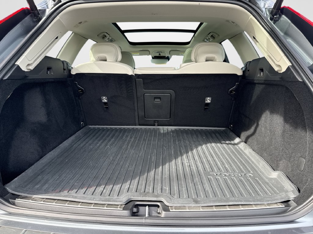 Used 2021 Volvo XC60 T5 Momentum w/ Premium Package AWD/4WD image 25