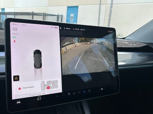 Used 2021 Tesla Model Y Long Range AWD/4WD image 24