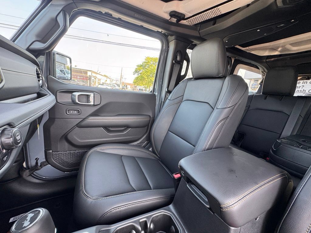 New 2026 Jeep Wrangler Unlimited Sahara w/ Safety Group AWD/4WD image 15