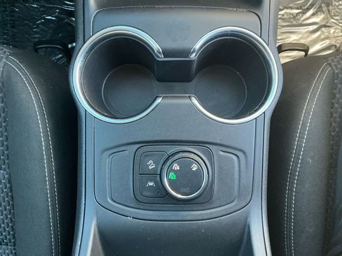 Used 2024 GMC Terrain SLE image 17